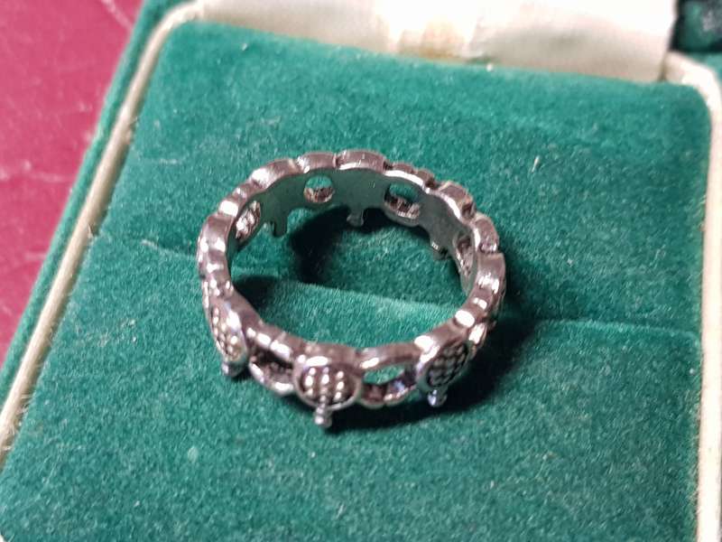 Ring In Very Good Condition - Size J - [Not Silver]