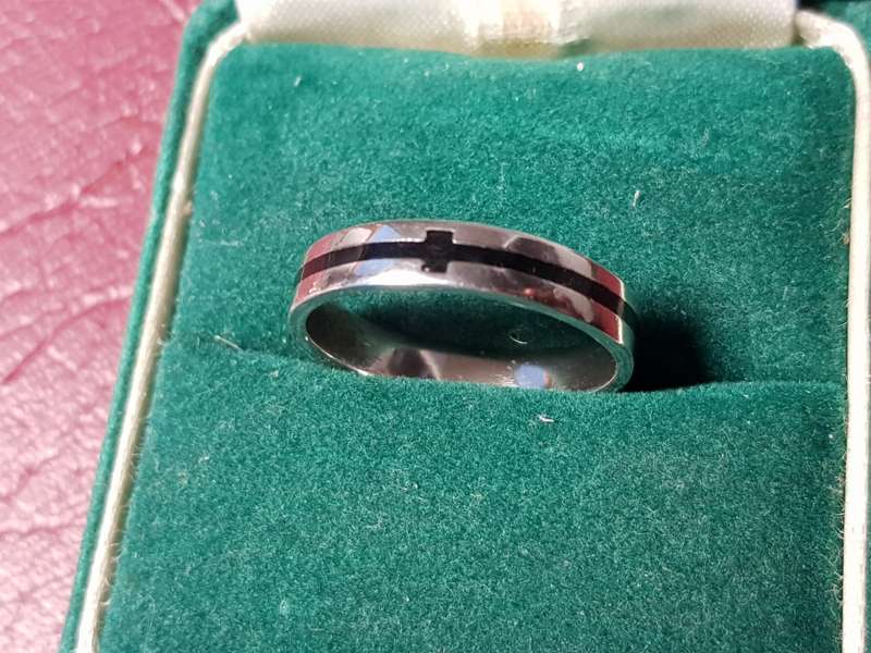 Ring In Very Good Condition - Size J - [Not Silver]