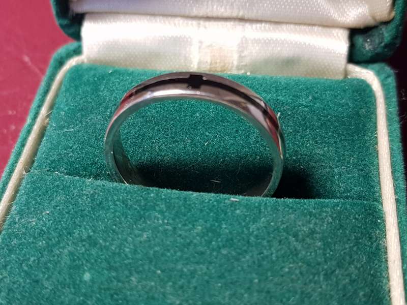 Ring In Very Good Condition - Size J - [Not Silver]