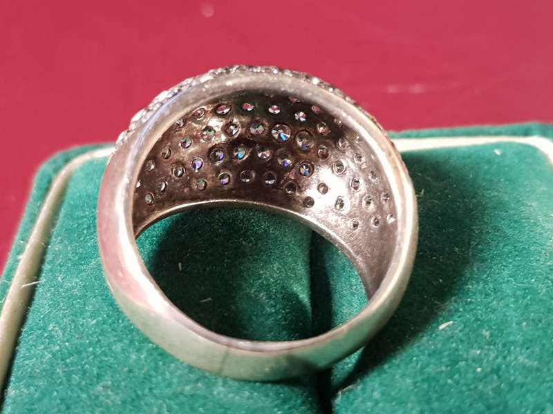 Lovely Genuine Solid Sterling Silver Ring In Excellent Condition - [9 g]