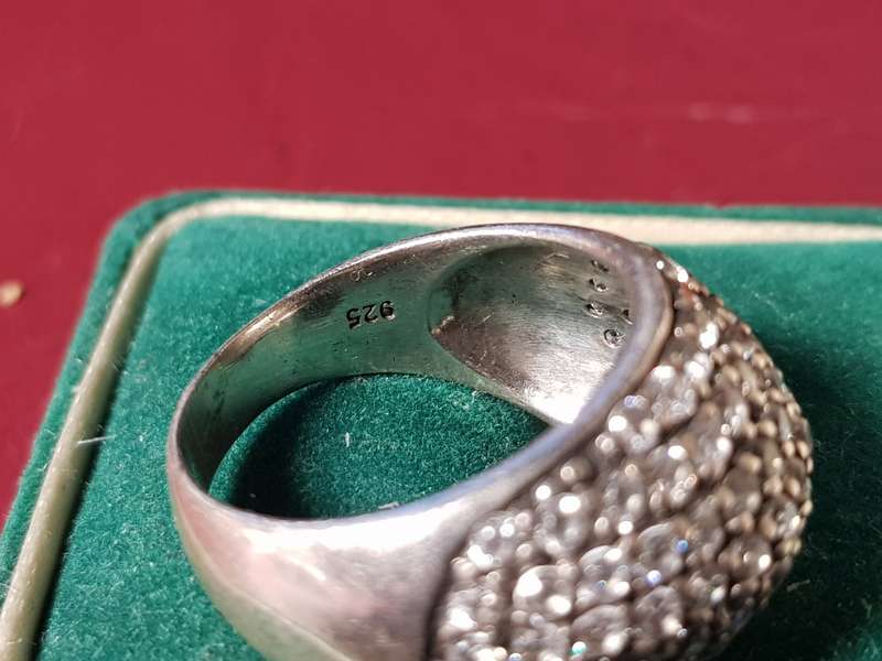 Lovely Genuine Solid Sterling Silver Ring In Excellent Condition - [9 g]