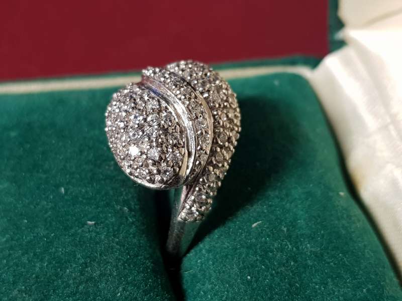 Lovely Genuine Solid Sterling Silver Ring In Excellent Condition - [5 g]