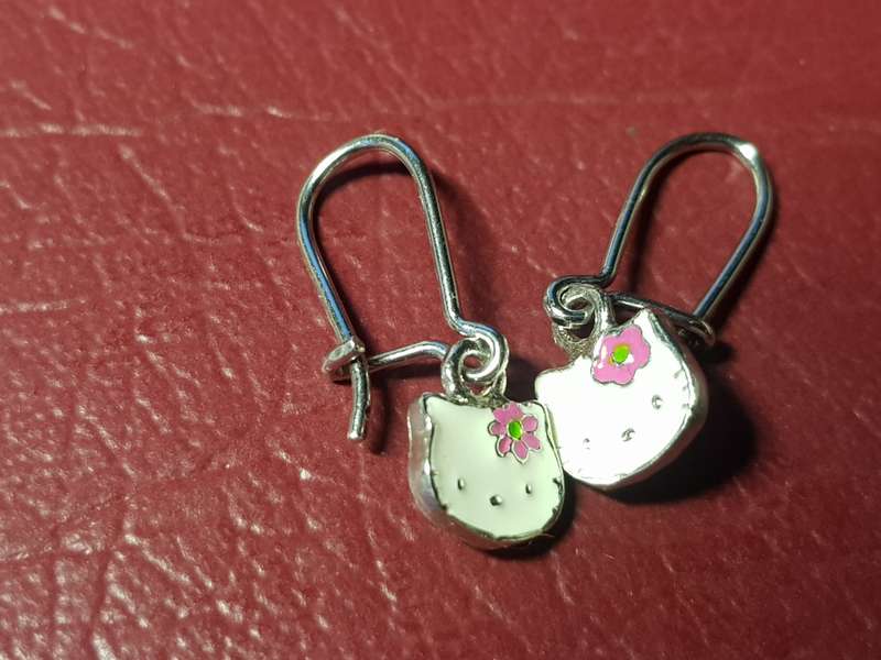 Lovely Genuine Solid Sterling Silver Earrings in Excellent Condition - [1,63 g]