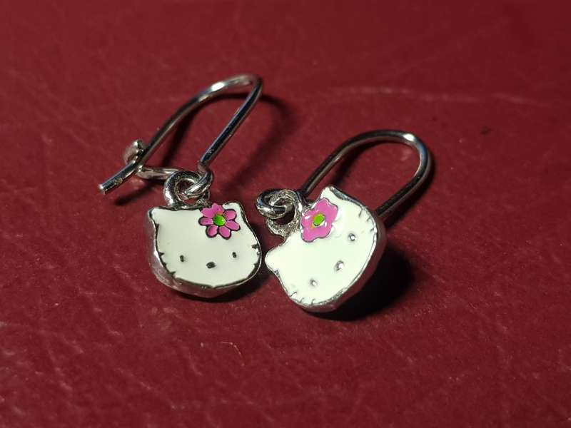 Lovely Genuine Solid Sterling Silver Earrings in Excellent Condition - [1,63 g]