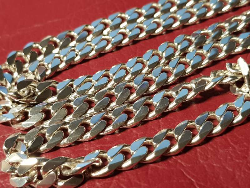 Lovely Heavy Solid Sterling Silver Necklace With Italian Clasp In Excellent Condition. [63,8 g]*