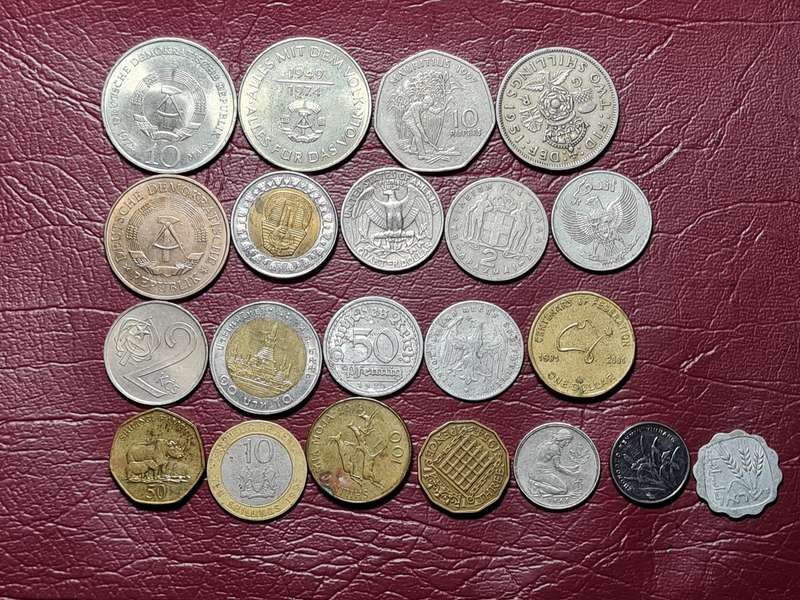 21 x International Coins