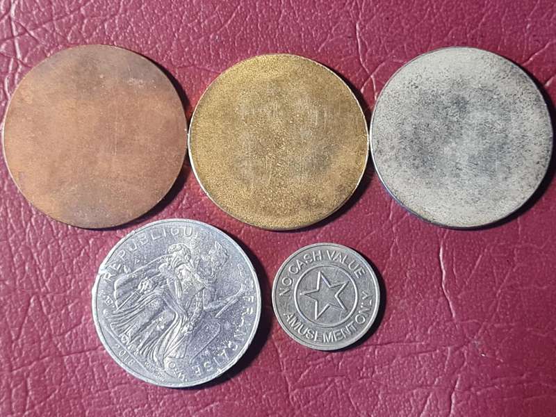 5x Collectable Items.