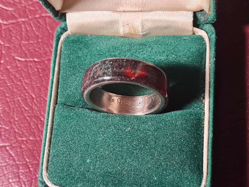 RING MADE FROM A 1980 C.O.I.N. FROM SPAIN IN EXCELLENT CONDITION.
