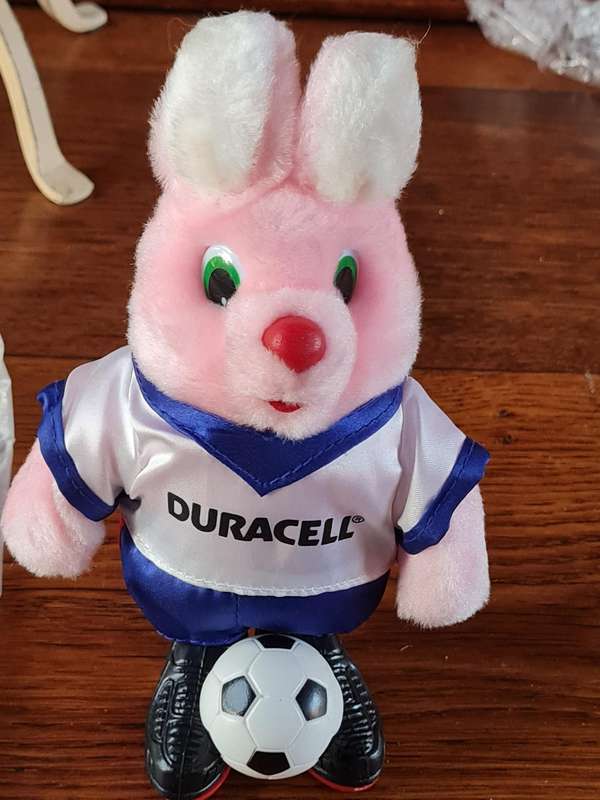 DURACELL FOOTBALL BUNNY IN PERFECT CONDITION. Length 18 cm.