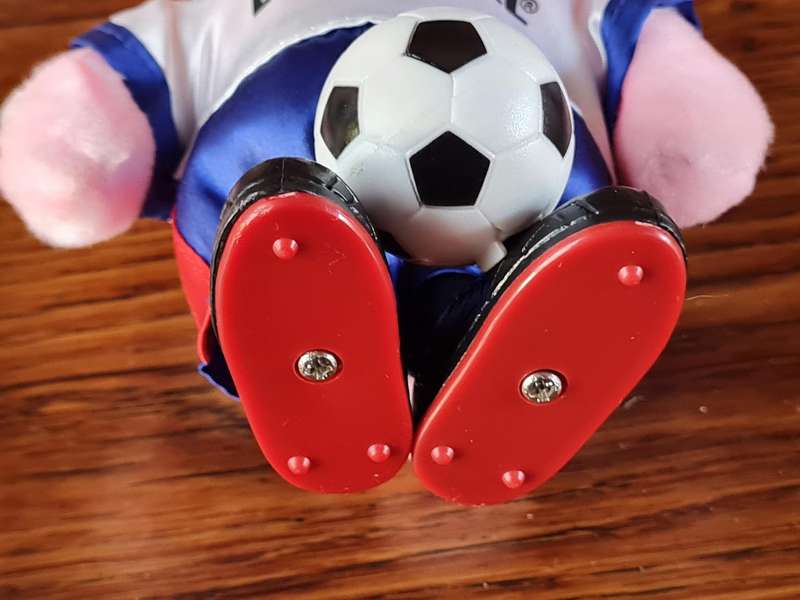 DURACELL FOOTBALL BUNNY IN PERFECT CONDITION. Length 18 cm.