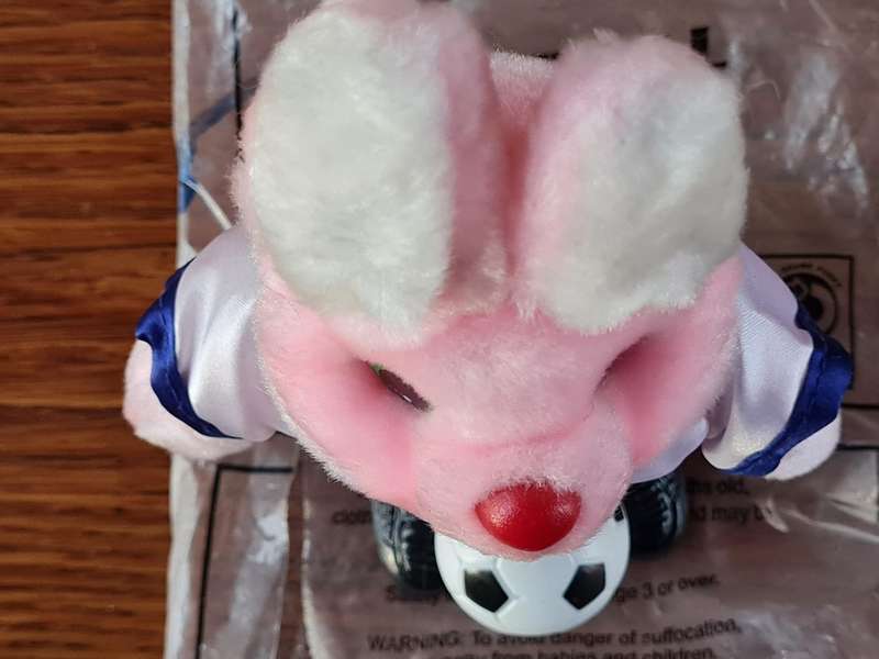 DURACELL FOOTBALL BUNNY IN PERFECT CONDITION. Length 18 cm.