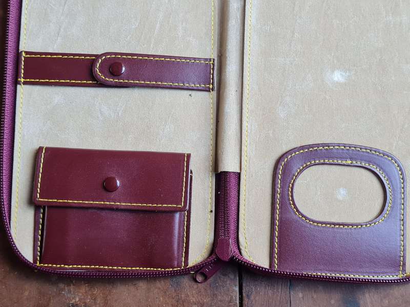 A Elegant Holder In Excellent Condition.