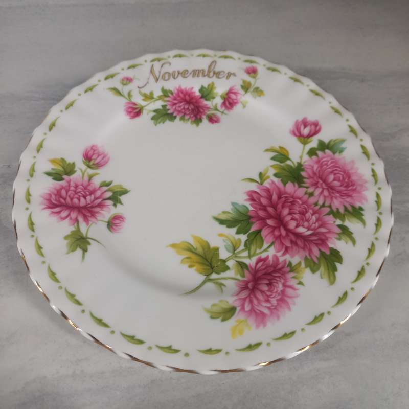 Royal Albert Flower of the month trio November