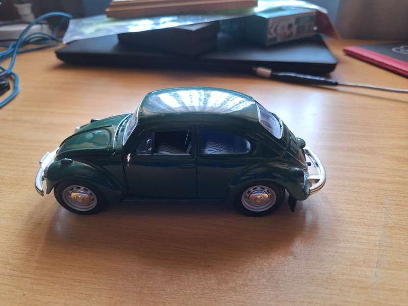 Volkswagen beetle die cast scale 1:24 with movable parts