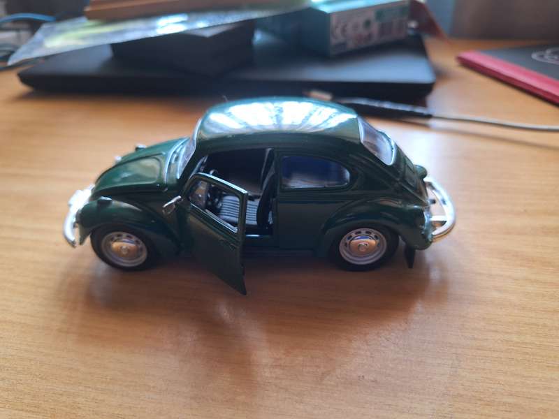 Volkswagen beetle die cast scale 1:24 with movable parts