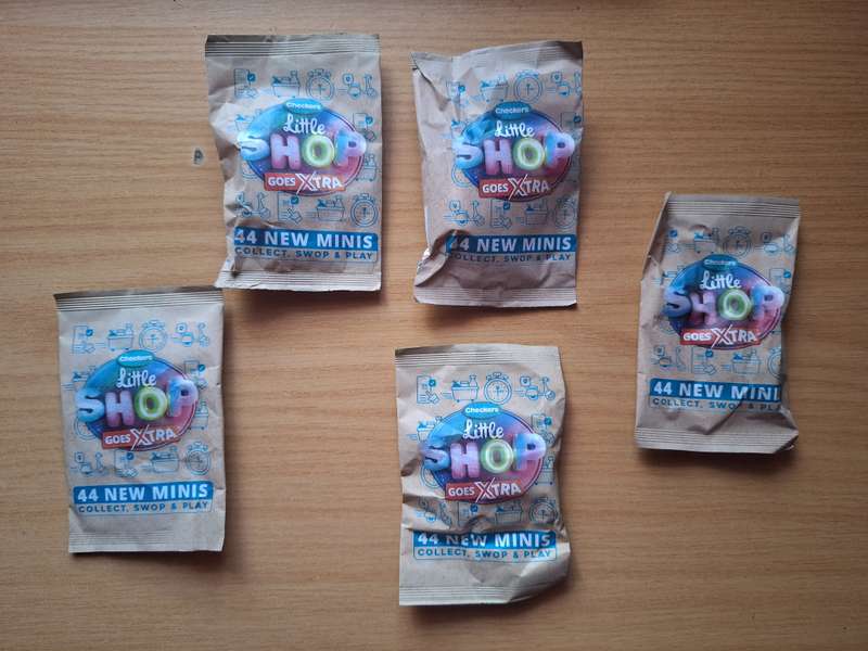 Checkers little shop Extra 5 x sealed minis packages