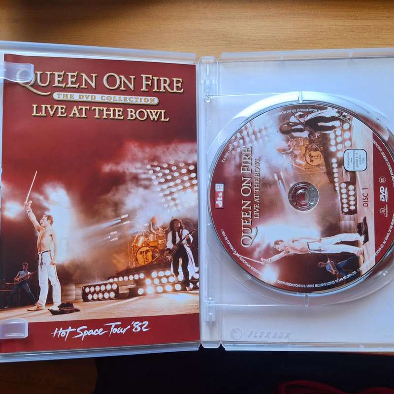 Queen on fire live at the Bowl DVD