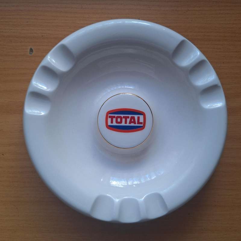 Large Total ashtray