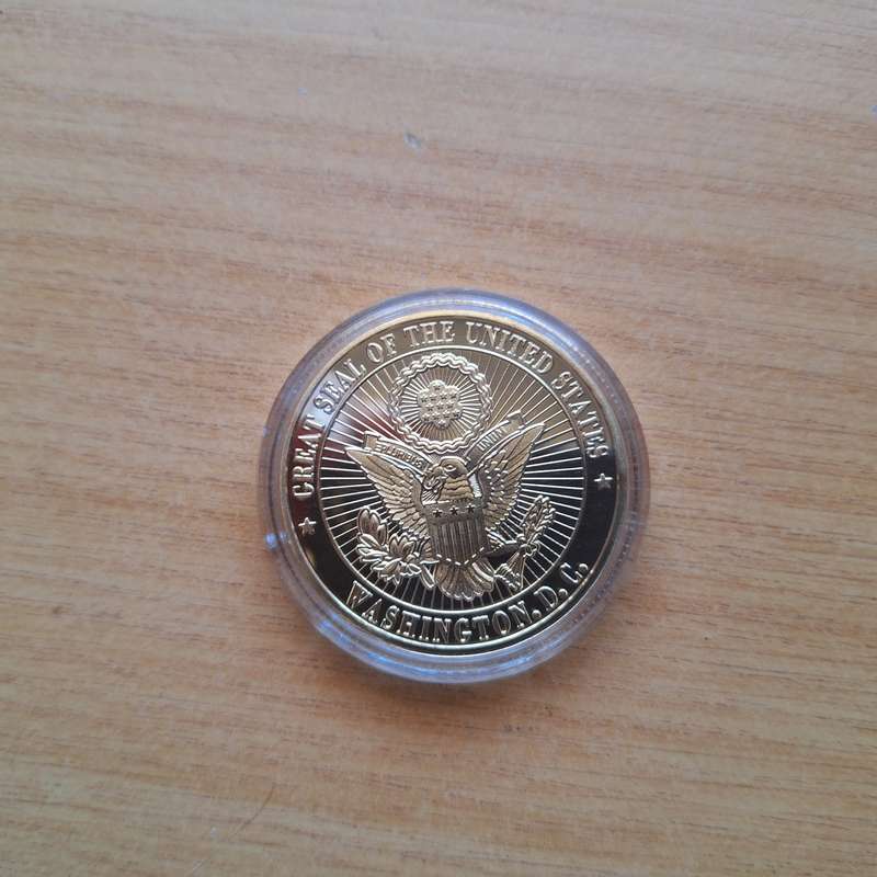 Gold plated United States of America Whitehouse commemorative coin