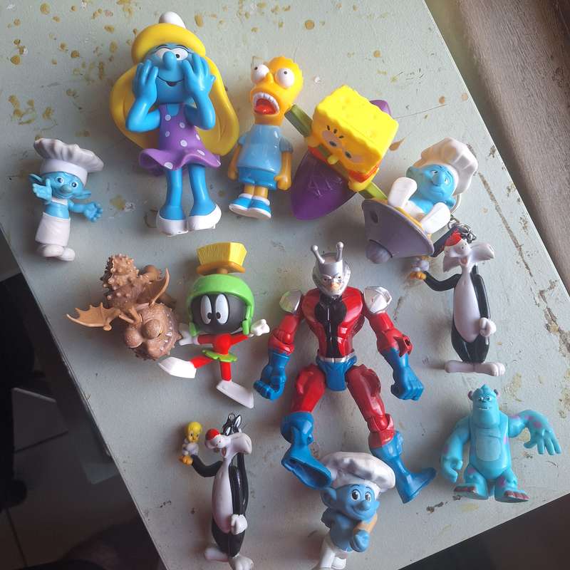 Various collectable toys