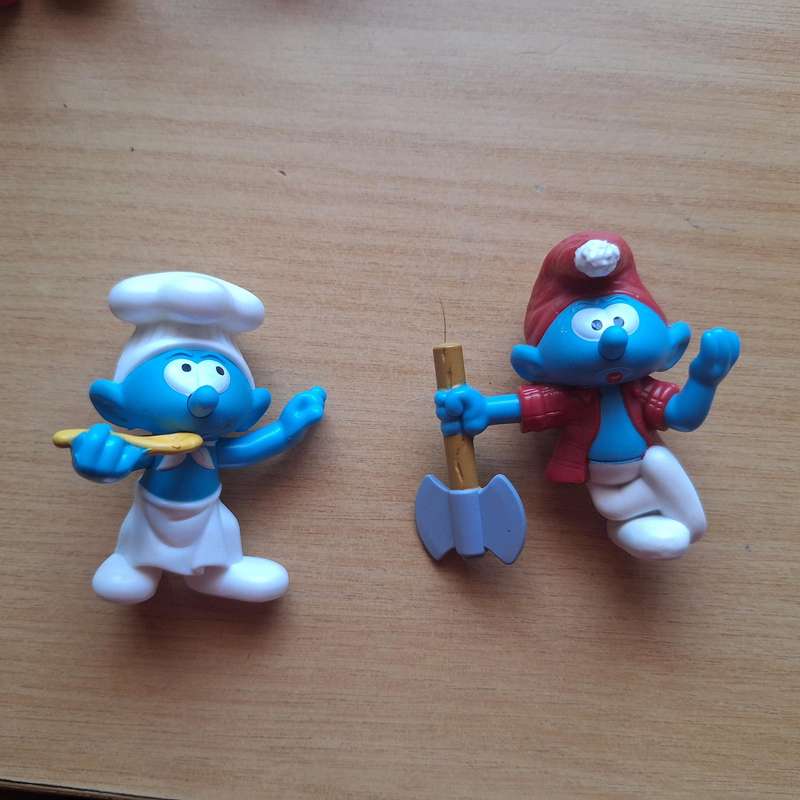 2 x Mcdonalds smurfs