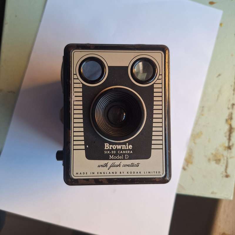 Vintage Brownie camera six-20 model D