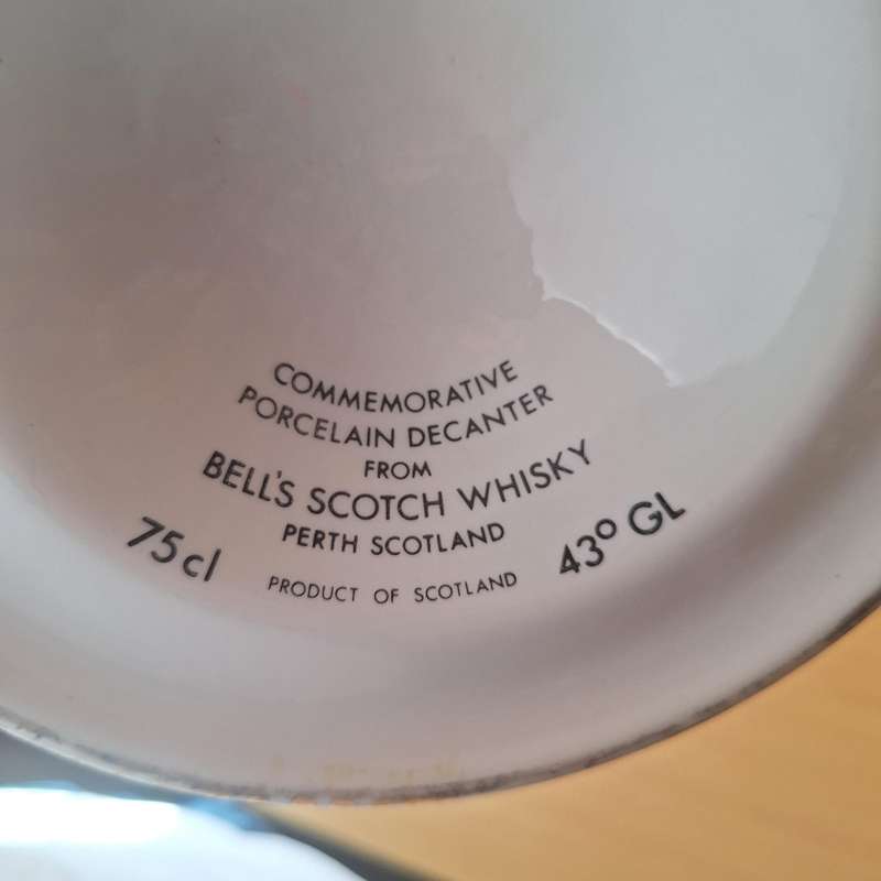 Bell's scotch wiskey commemorative porcelein decanter - Prince Charles and Lady Diane wedding