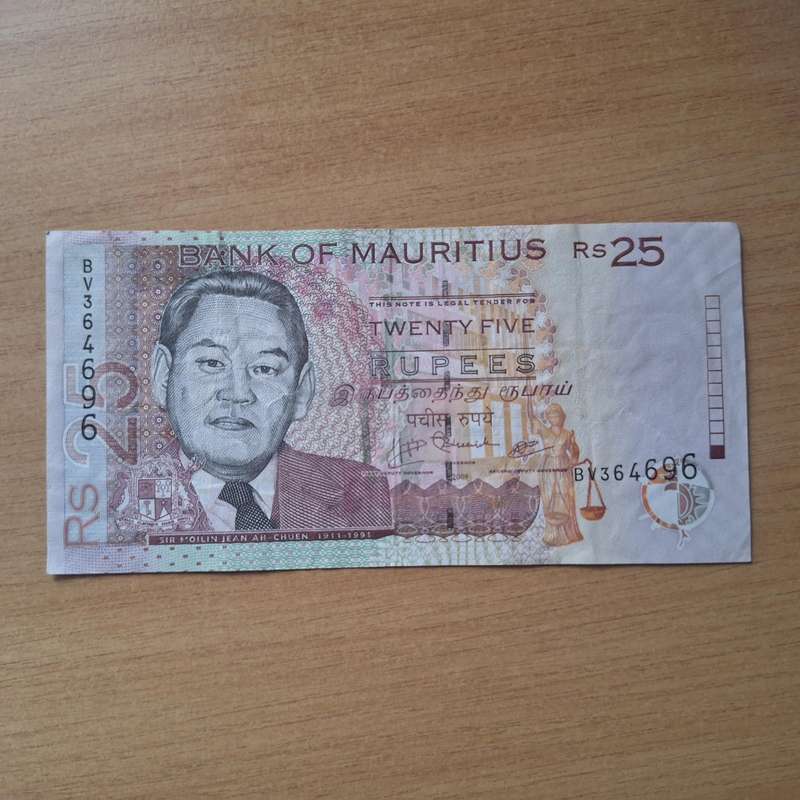 25 Rupees banknote from Maurituis