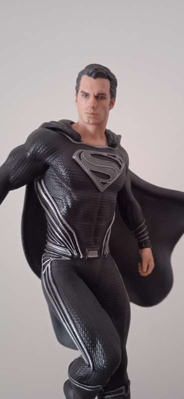 Iron Studios Zack Snyder's Justice League - Superman Black Suit Statue Art Scale 1/10