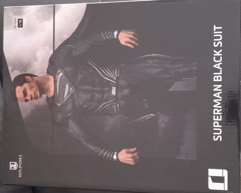 Iron Studios Zack Snyder's Justice League - Superman Black Suit Statue Art Scale 1/10