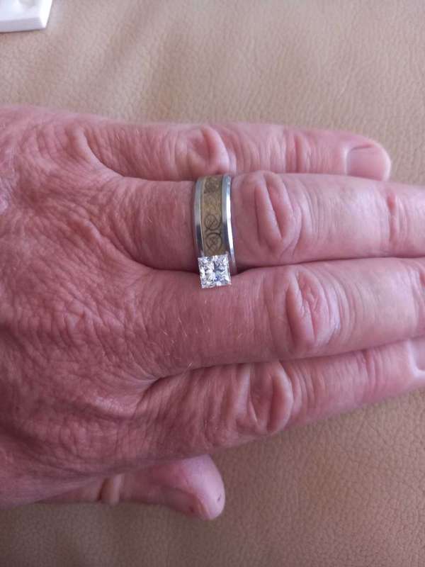 1.37ct Princess cut Diamond E Vs2 2EX (CVD)