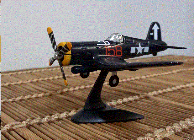 F4U Corsair Fighter by MAISTO   72  Complete -  New in Pack-   Die Cast not Plastic or Resin Madness