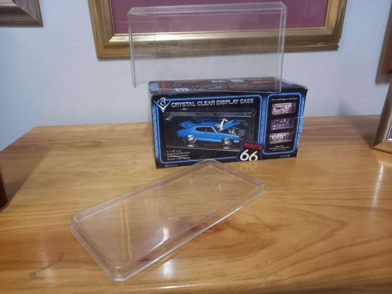 Display Case w Base - Acrylic    Sc 1/24    For  Display  o Items  Good / Excellent.