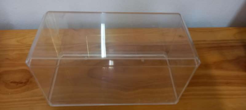 Display Case w Base - Acrylic    Sc 1/24    For  Display  o Items  Good / Excellent.