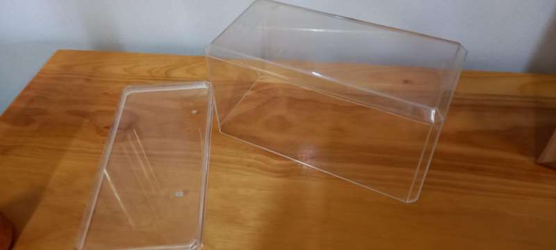 Display Case w Base - Acrylic    Sc 1/24    For  Display  o Items  Good / Excellent.