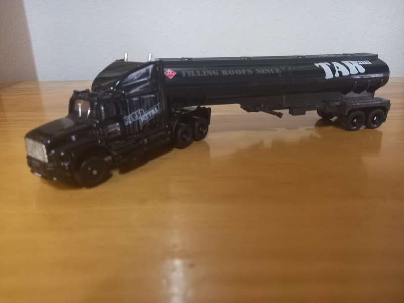 Dodge Tanker Truck  Die Cast Scale 1/87 -HO  in Display Box Special