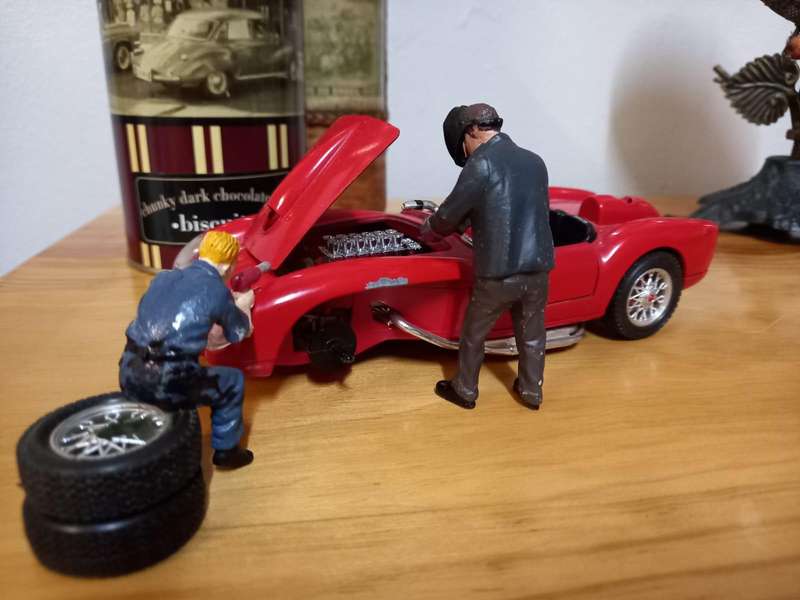 Figurine Mechanics Combo 1/24   American Diorama  Buy Combo ( 2Figurines) & Get x 2 Figurines Free