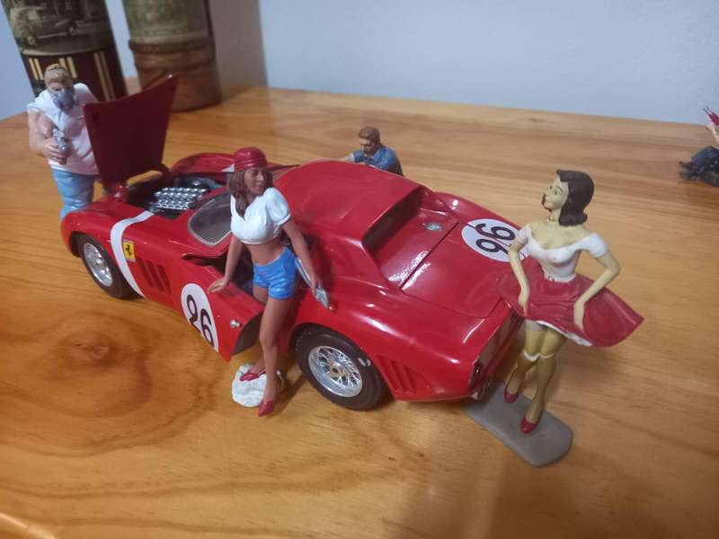 Figurine Combo :  X 2 - Scale 1/18 - American Diorama Special - Buy Two & get One Free - Madness