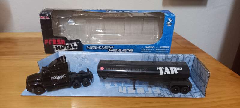 Dodge Tanker Truck  Die Cast Scale 1/87 -HO  in Display Box Special