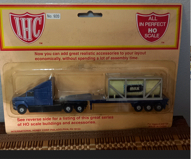 Truck w Container  HO   27 Cm L - International Hobby Corp.   As Good a New For Train Layouts& 1/87