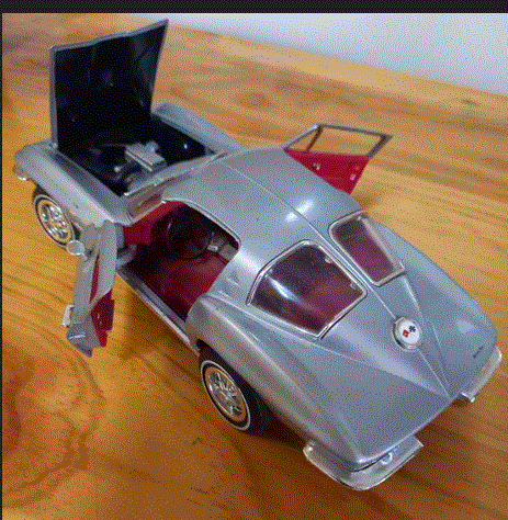 '63 Corvette w Split   B Window D /Cast Model   1/18  T Make ERTL A Good a New   Special  Madness !