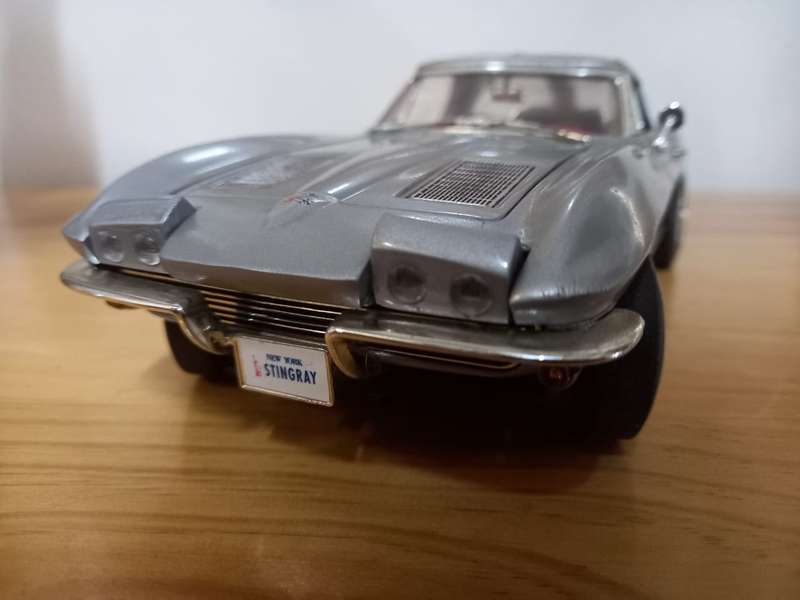 '63 Corvette w Split   B Window D /Cast Model   1/18  T Make ERTL A Good a New   Special  Madness !