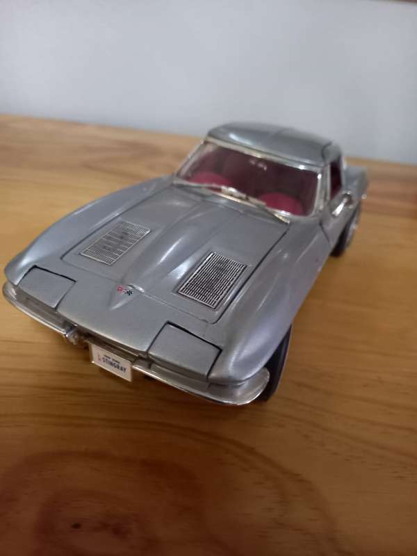 '63 Corvette w Split   B Window D /Cast Model   1/18  T Make ERTL A Good a New   Special  Madness !