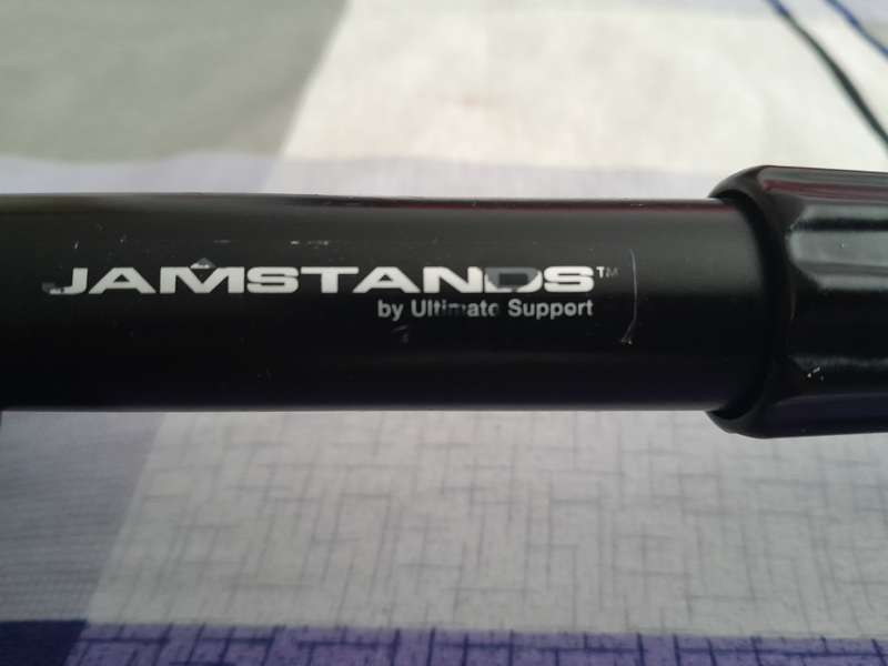 A K G D40  Dynamic Insrument Microphone