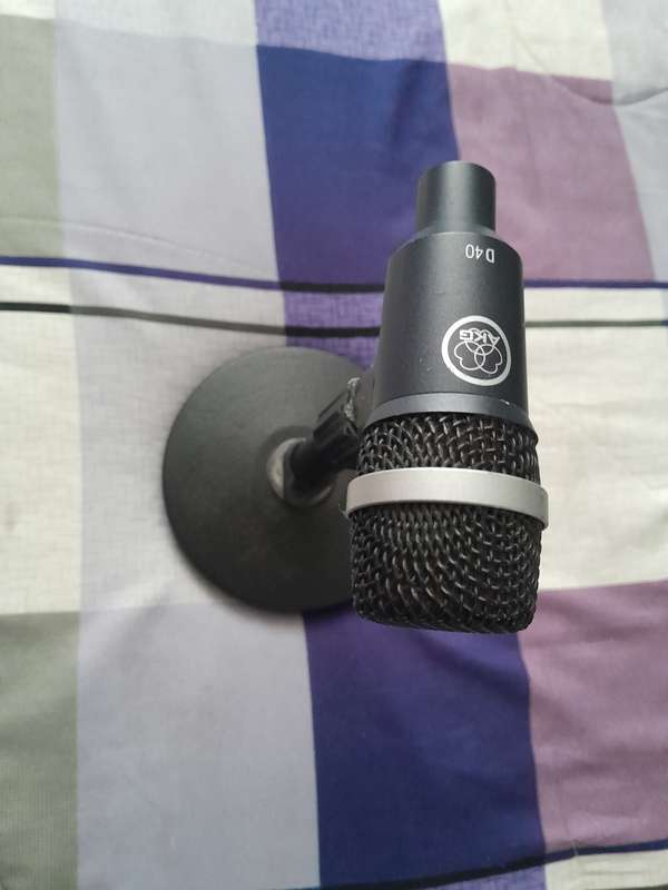 A K G D40  Dynamic Insrument Microphone