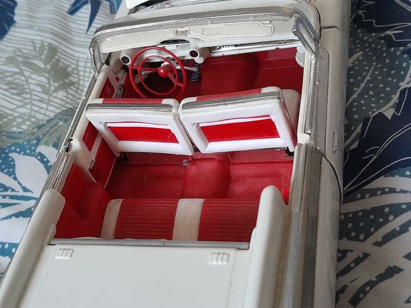 Maisto Cadillac  1 : 18