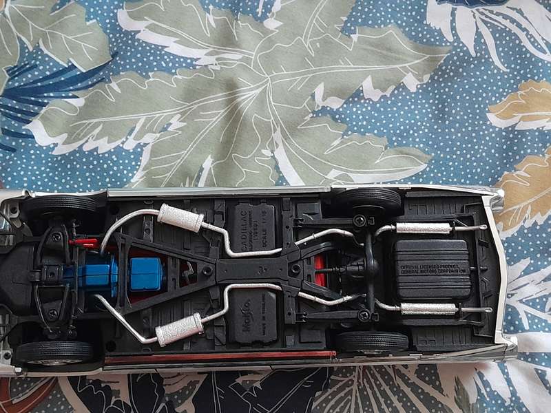 Maisto Cadillac  1 : 18