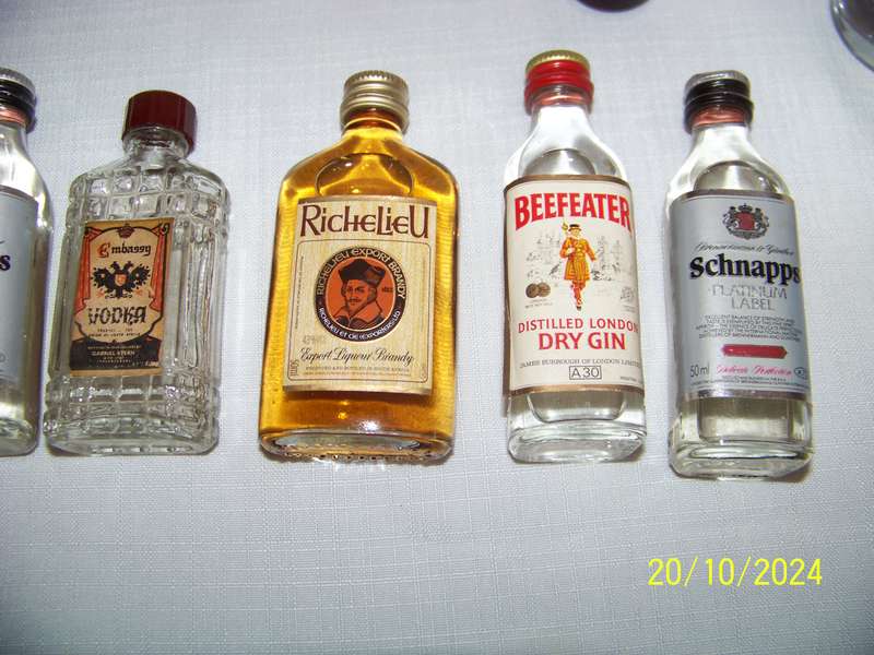 Bar display smalls