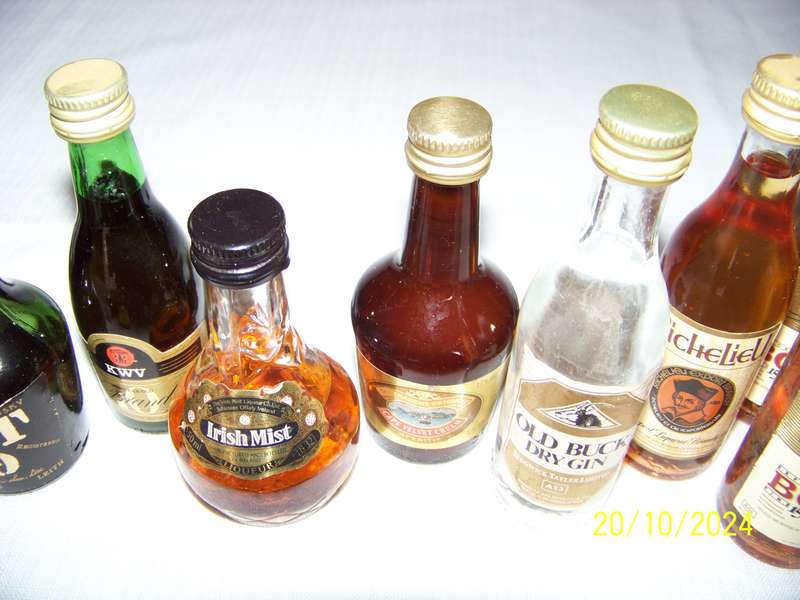 Bar display smalls