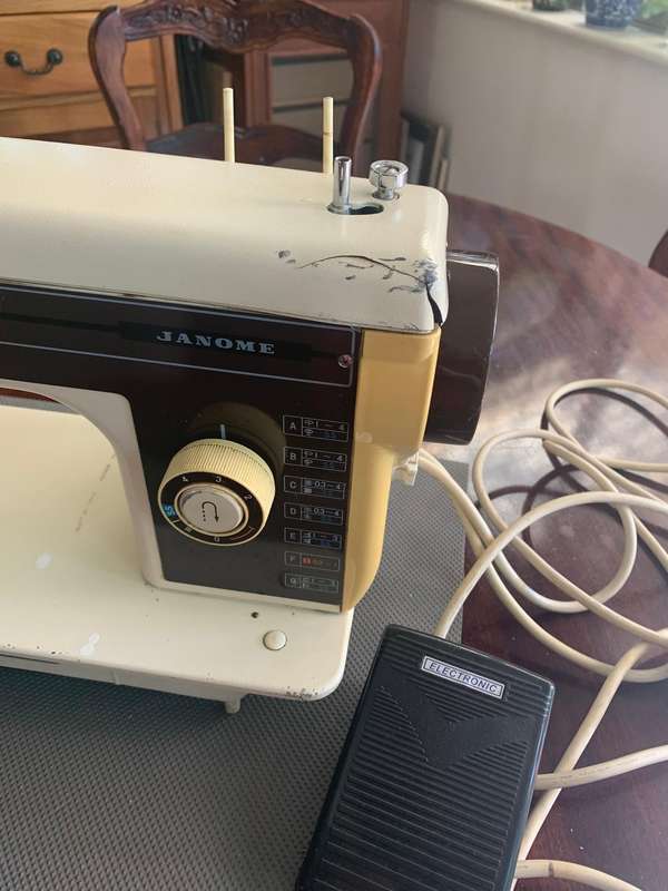 Vintage Janome Sewing Machine - Free Shipping